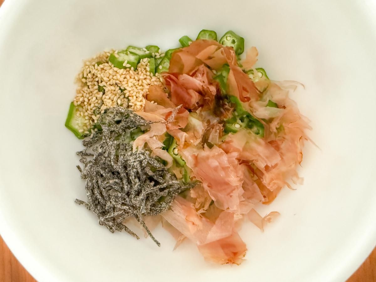 調味料を加えて和える