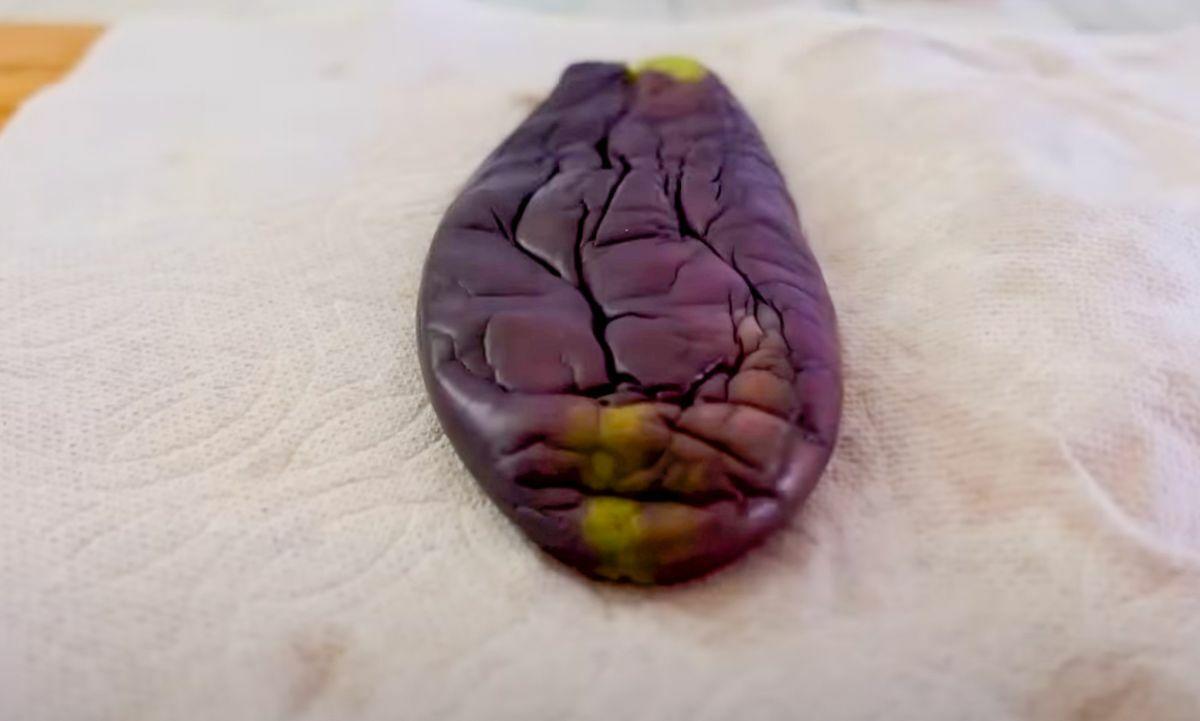 キッチンペーパーで水気を取った様子