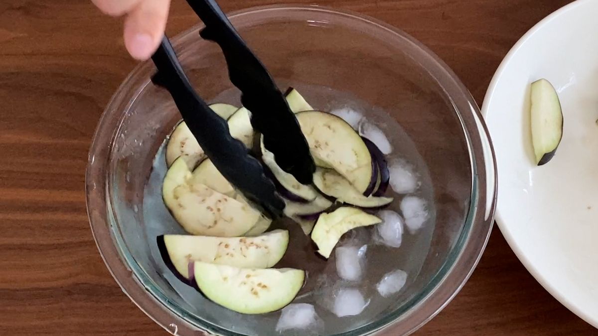 氷水にさらしている様子