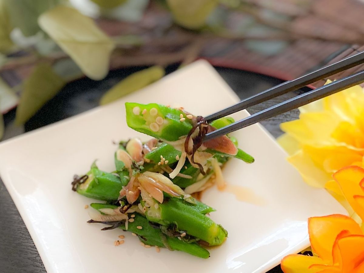 オクラと大葉の浅漬け箸上げ写真