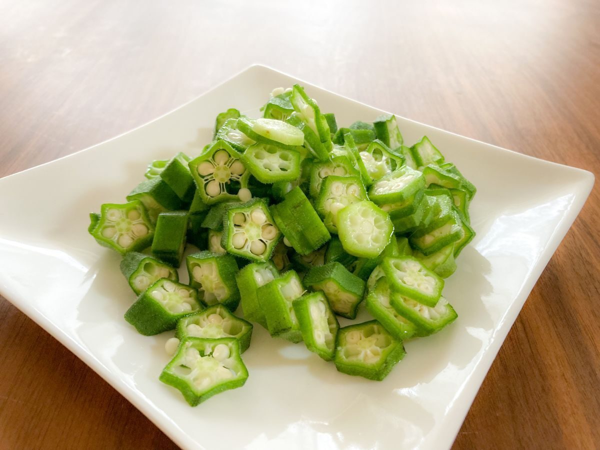 オクラをスライスした写真