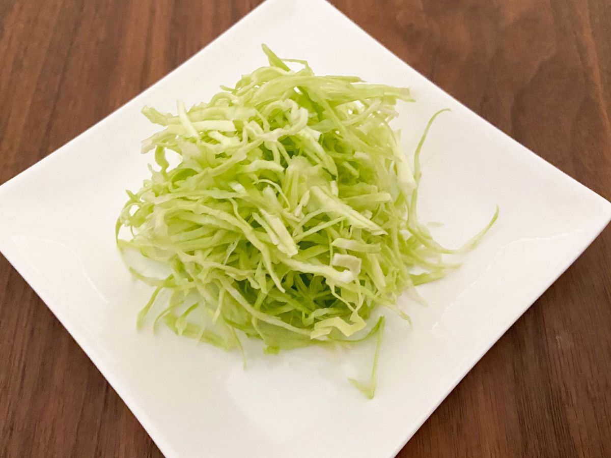 春キャベツの千切りサラダ みずみずしく鮮やかな緑色