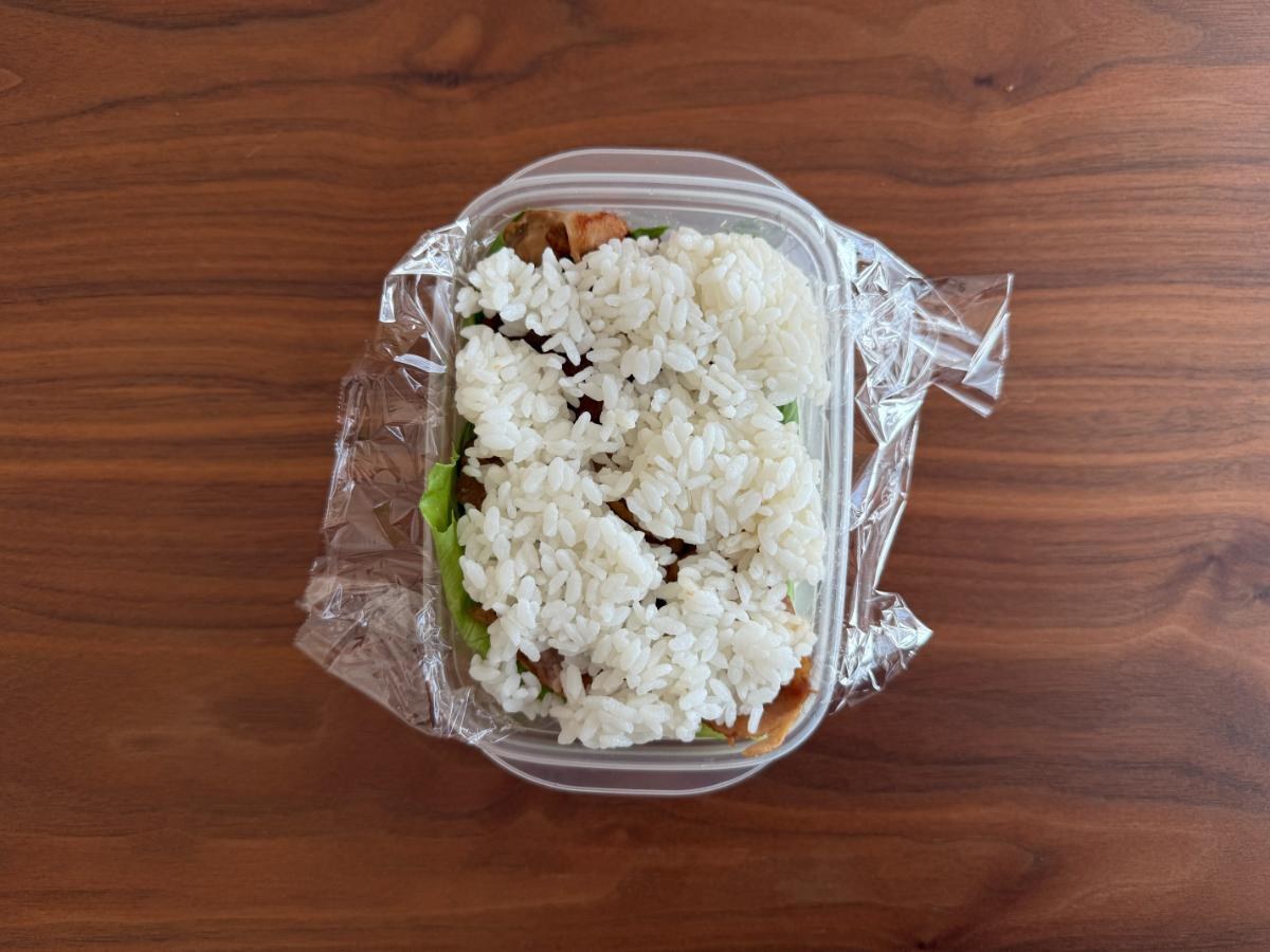 具の上に残りのご飯をかぶせたところ
