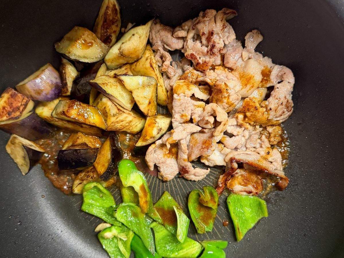 調味料を絡める