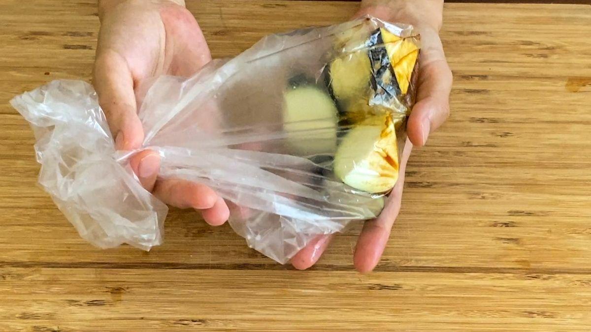 ポリ袋で下味をつける