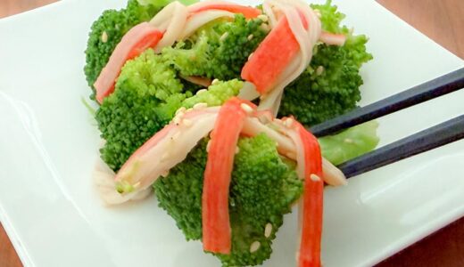 ブロッコリーとカニカマを麺つゆで和えるだけ！彩りきれいな簡単おかず