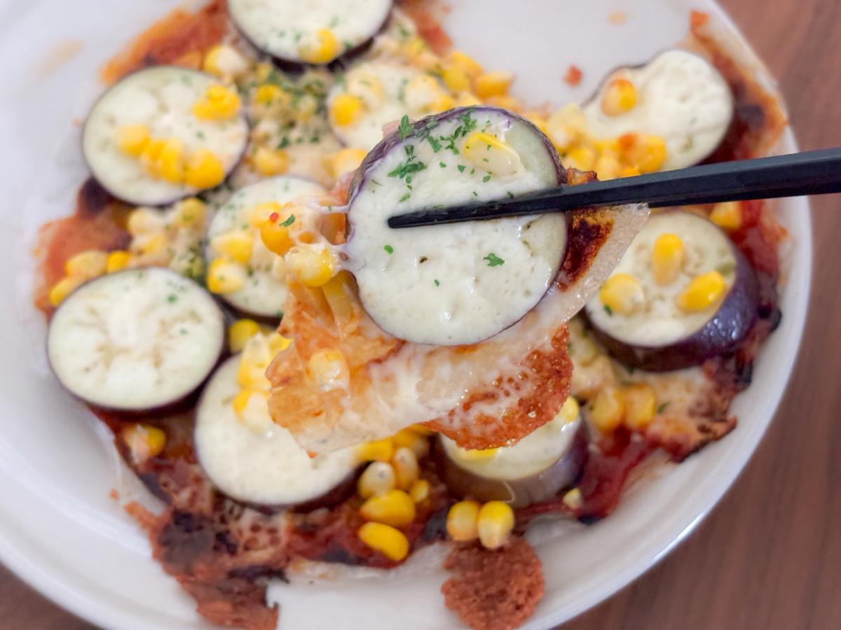 生春巻きの皮でなすピザ