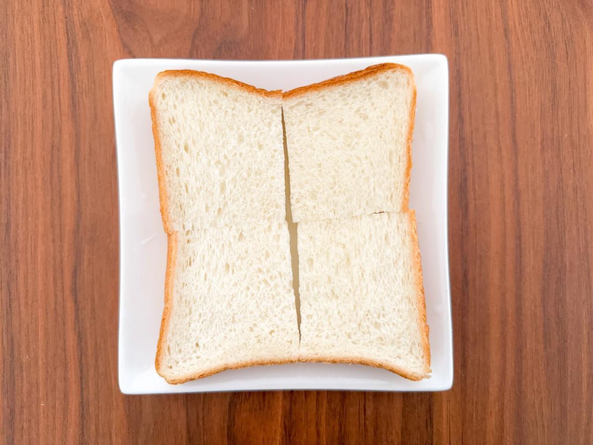食パンを4等分にカット