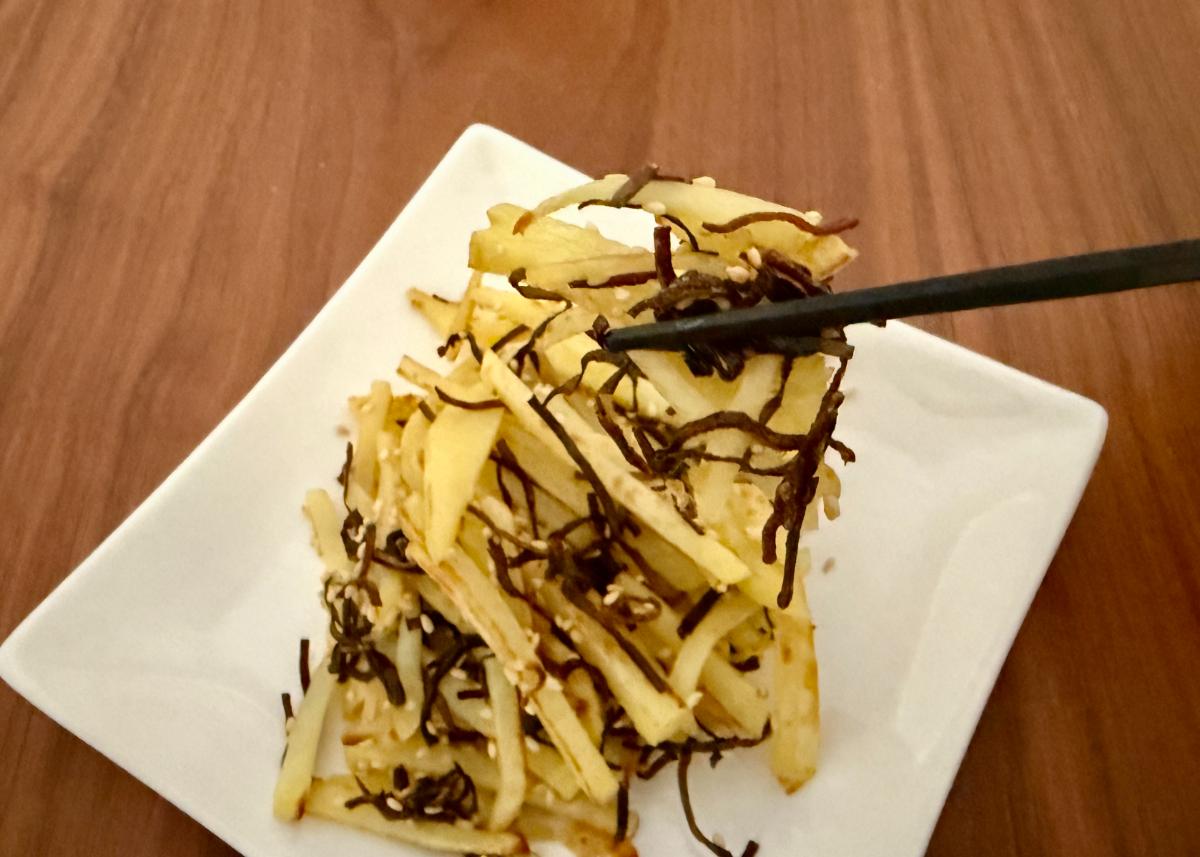 じゃがいもの塩昆布炒め