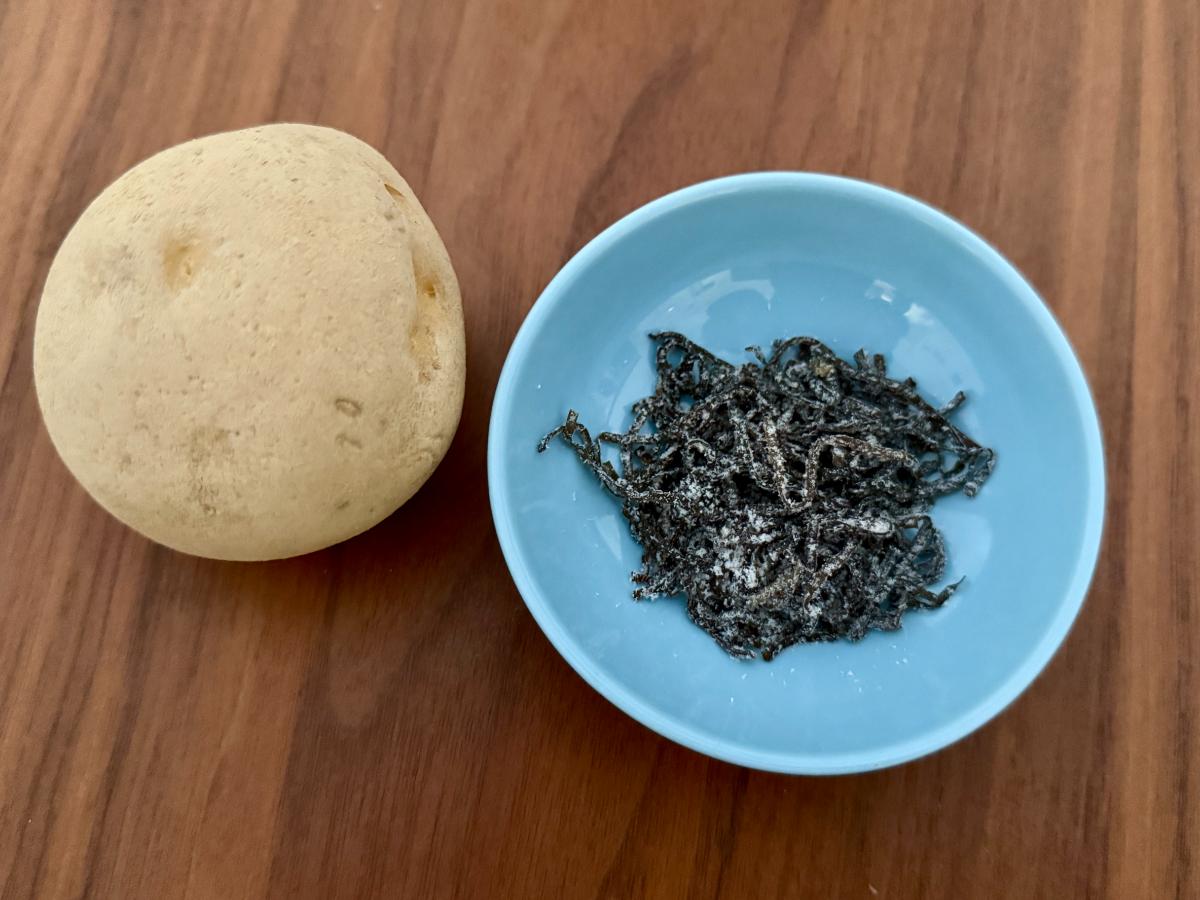 じゃがいもの塩昆布炒め