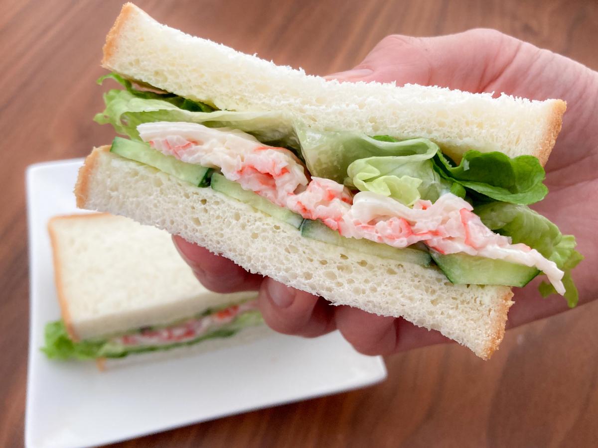 やわらかな食パンとみずみずしい野菜の、食感の違いも魅力です。