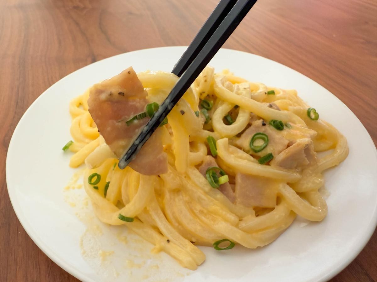 冷凍うどんカルボナーラ