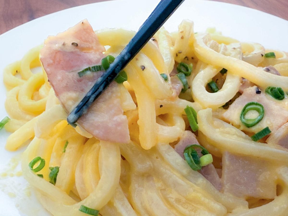 冷凍うどんカルボナーラ